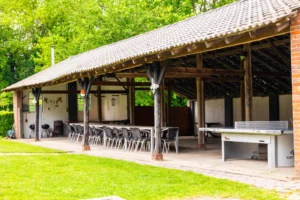 Overkapping op het terrein van de Bongerd
